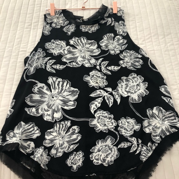 Who What Wear Tops - Shirttail Style Black/White Floral Tank